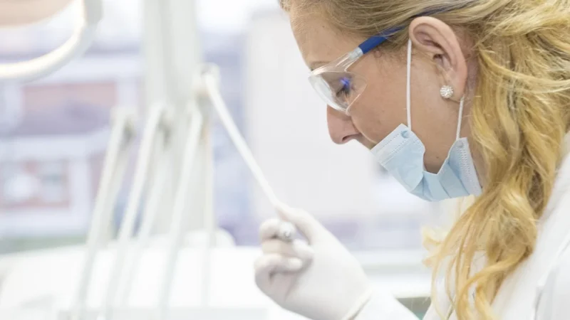 Prywatne badania krwi w UK — polska przychodnia w Coventry i cennik implantów